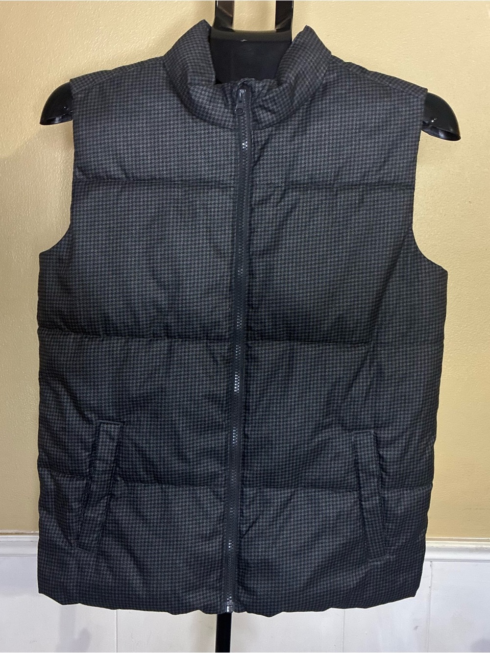 Old Navy Dark Gray Micro-Check Puffer Vest